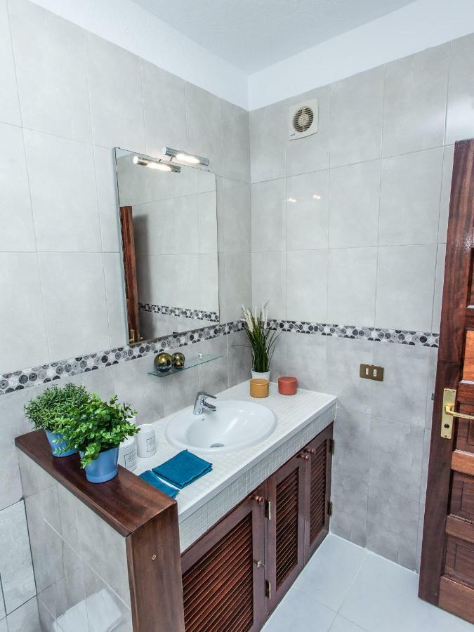Spectacular Renovated Apartment, 5 Min To Camison Beach, With Aircon Arona  Kültér fotó